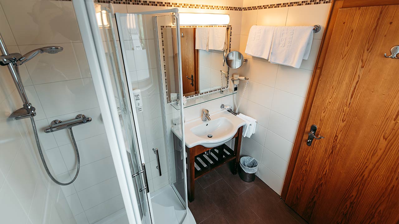 mi-vida-hotel-kanzler-badezimmer-dusche-traweng