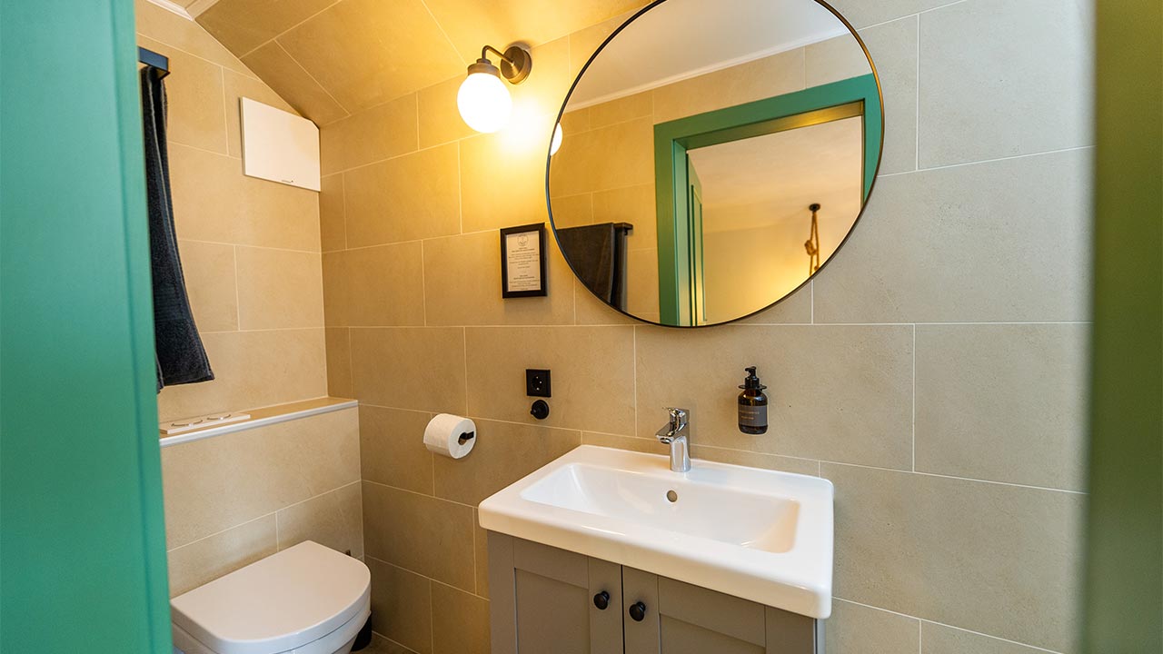 mi-vida-premium-zimmer-gamlitz-winzerkajüten-badezimmer
