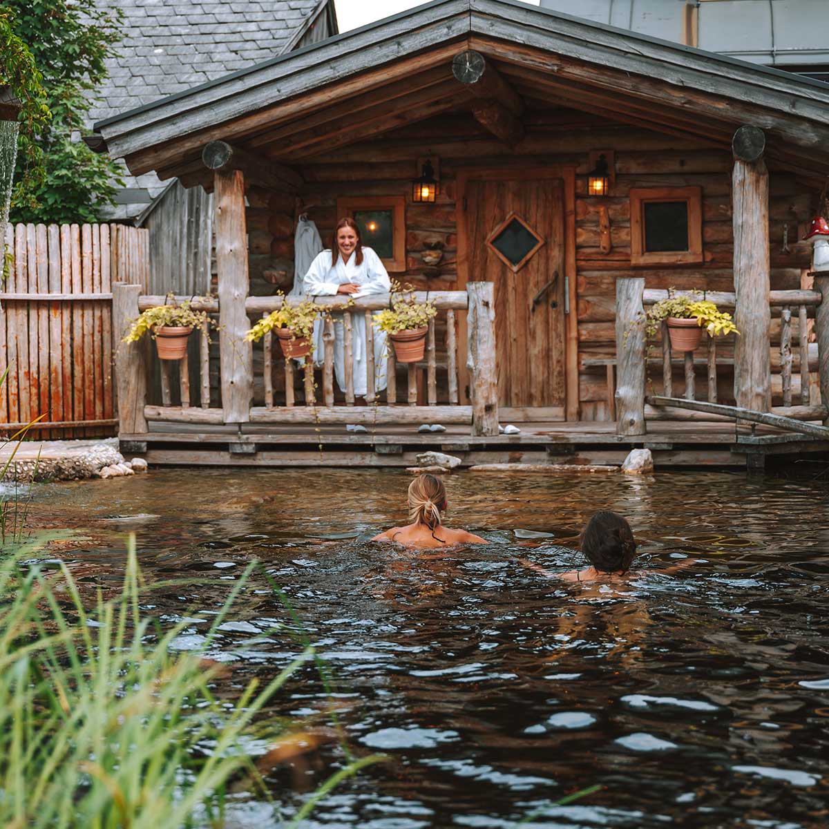 mi-vida-wellnesshotel-kanzler-schwimmteich-pool-blockhütte-sauna