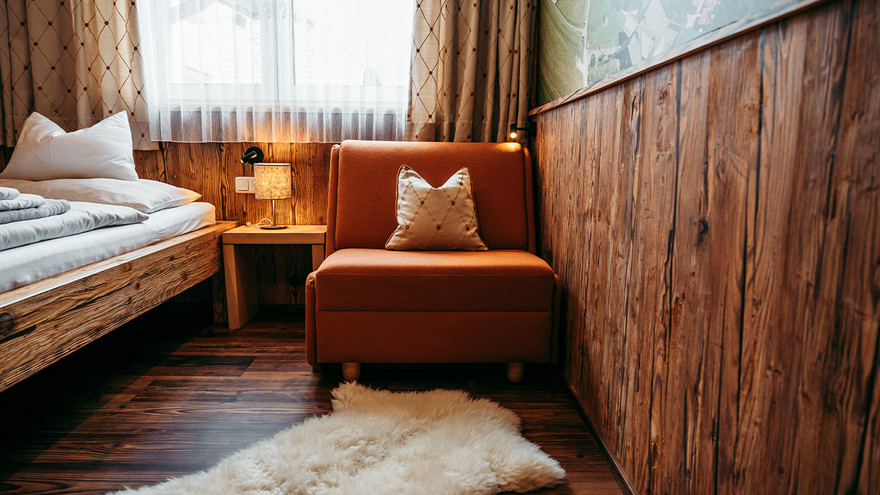 mi-vida-hotel-kanzler-einzelzimmer-stuhl
